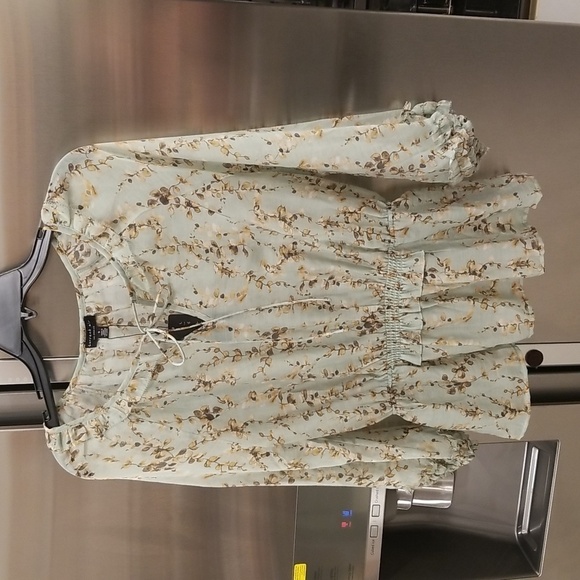 💕CURRENT AIR💕 Smocked Waist Split Neck Blouse ~ Sage Botanical Print S NWT - Picture 1 of 11